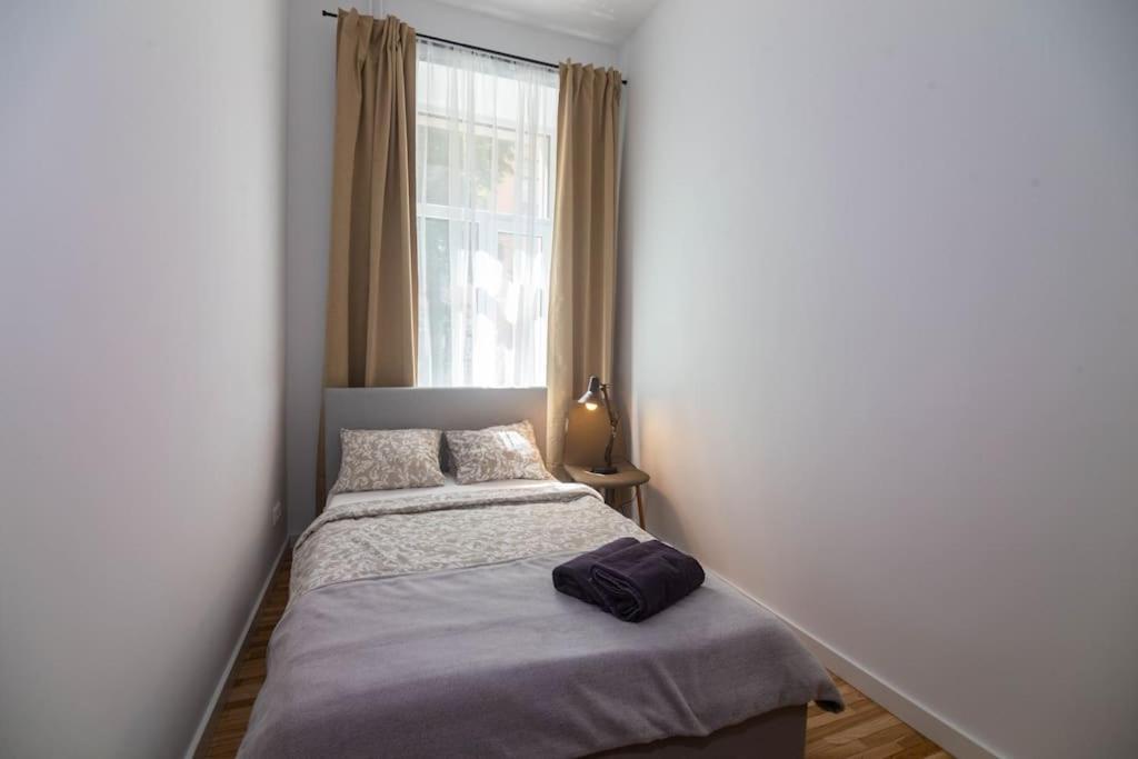 Cozy 2-bedroom Oasis In *
